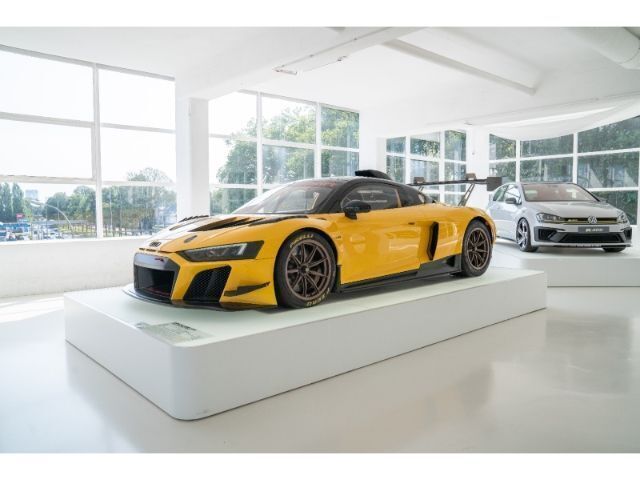 Gelb Neu 2024 Audi R8 Spyder Performance Cabrio | 583.100 € - Bild 1/4