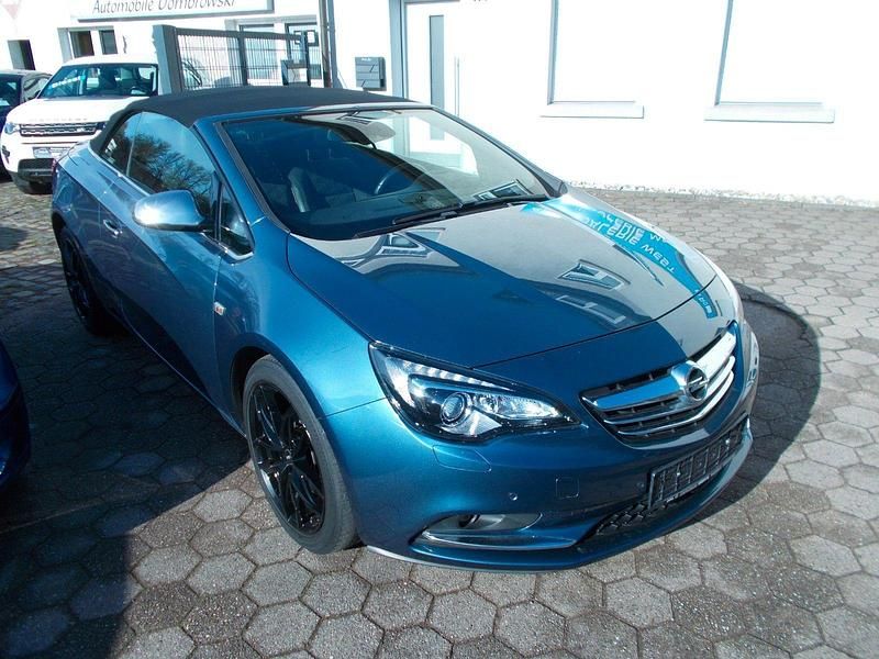 Usado Opel Cascada Innovation 140 HP (102 kW) 2013 Deep sky Cabrios