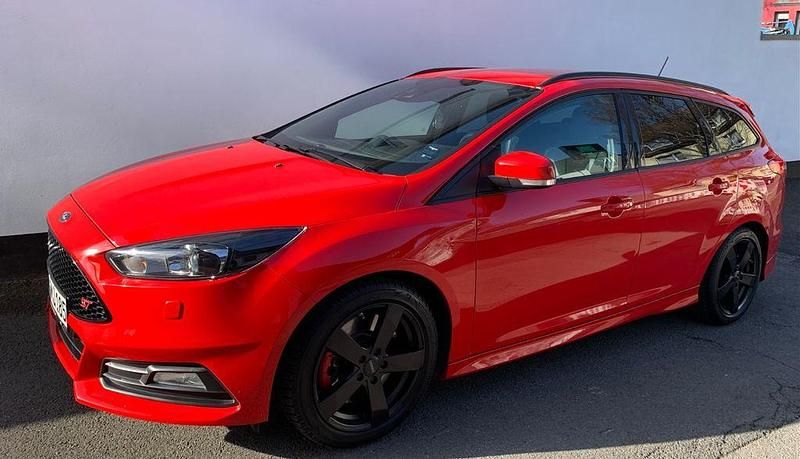 Gebraucht Ford Focus Sport 250 PS (183 kW) 2017 Rot Limousine