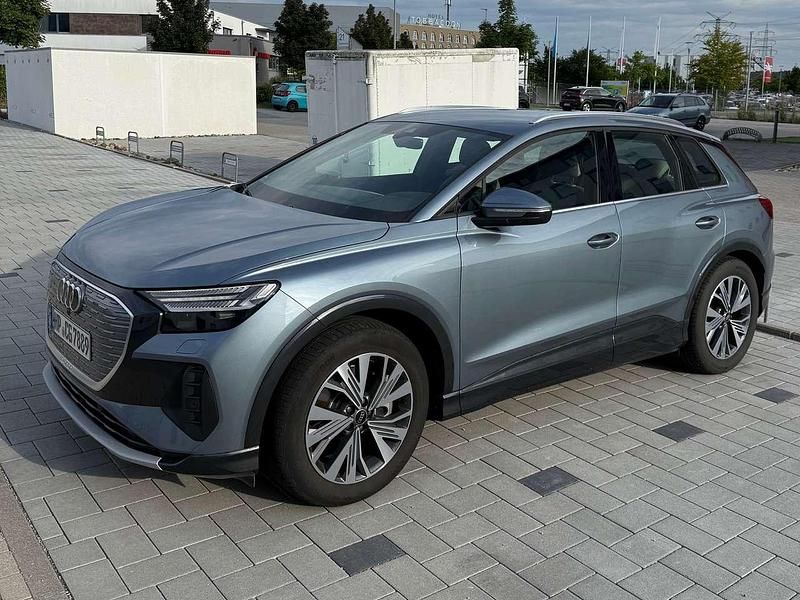Blau Gebraucht 2023 Audi Q4 e-tron SUV | 34.450 € (Fairer Preis) - Bild 1/4