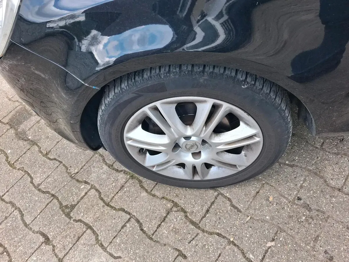 Gebraucht Opel Corsa 80 PS (58 kW) 2010 Schwarz Kleinwagen