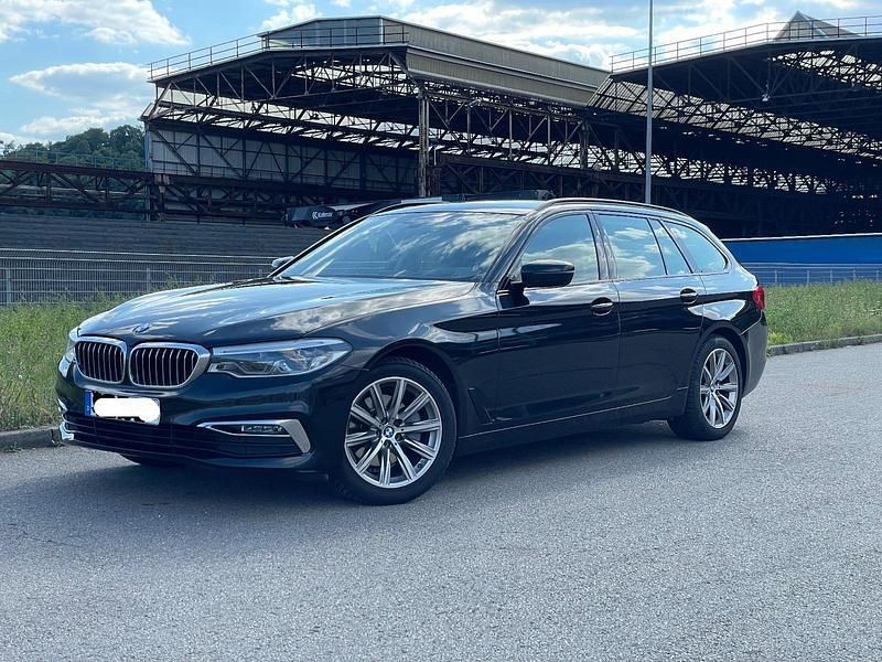 Schwarz Gebraucht 2018 BMW 520 Luxury Line Kombi | 23.490 € (Fairer Preis) - Bild 1/4