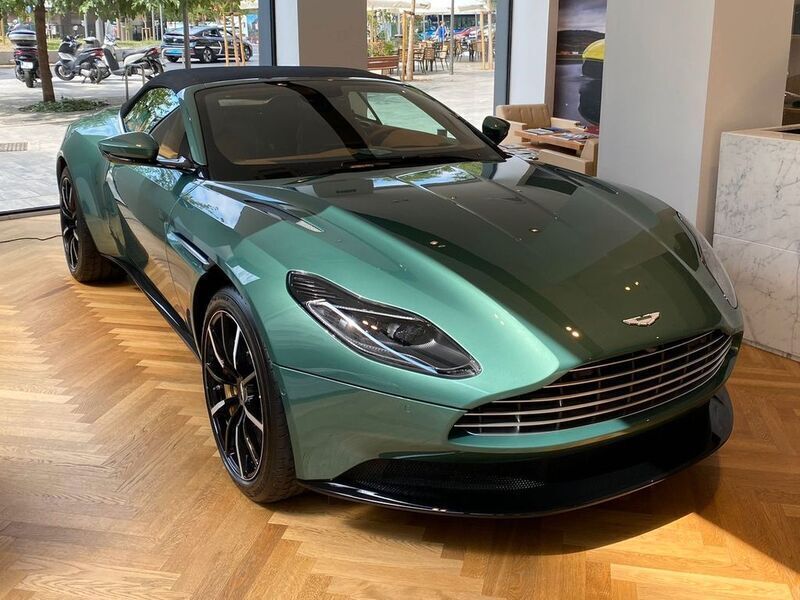 Grün Neu 2024 Aston Martin DB11 Cabrio | 278.100 € - Bild 1/4
