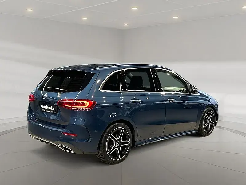 Gebraucht Mercedes B180 AMG 136 PS (100 kW) 2021 Denimblau metallic Kleinwagen