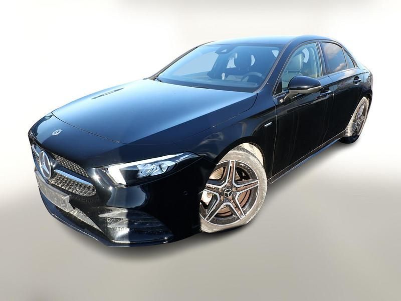 Nachtschwarz Gebraucht 2021 Mercedes A180 Edition Limousine | 26.422 € (Fairer Preis) - Bild 1/4