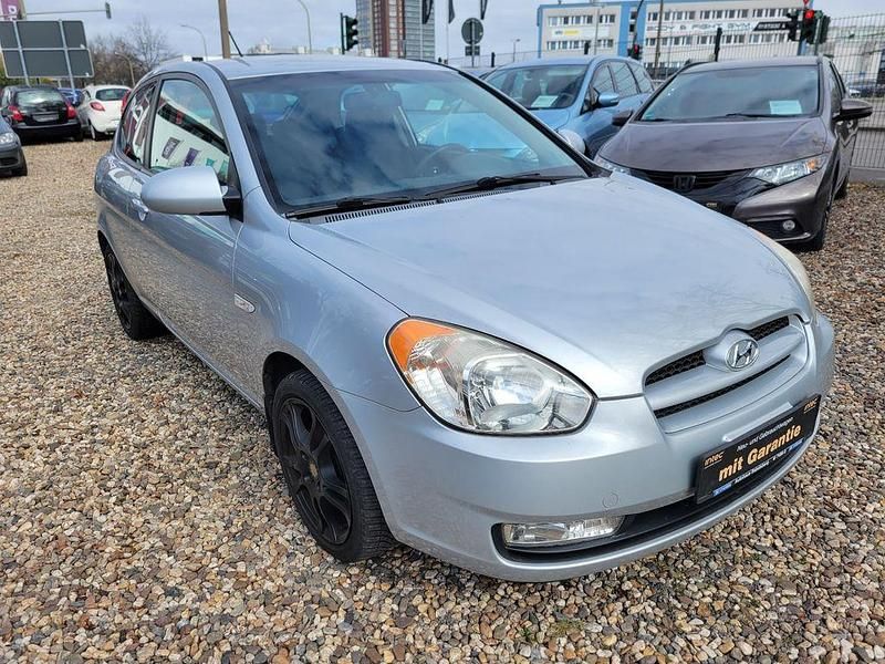 Gebraucht Hyundai Accent 97 PS (71 kW) 2007 Silber Limousine