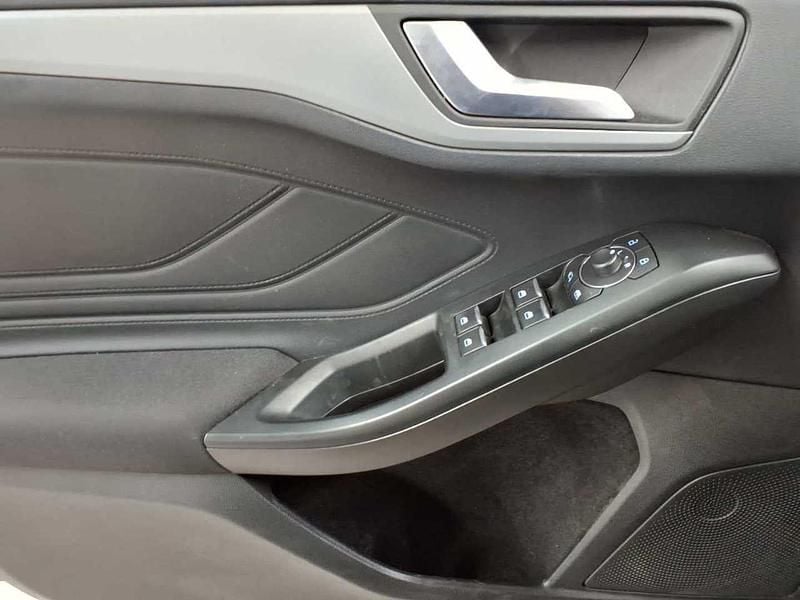 Gebraucht Ford Focus Cool & Connect 120 PS (88 kW) 2022 Agate black metallic Kombi