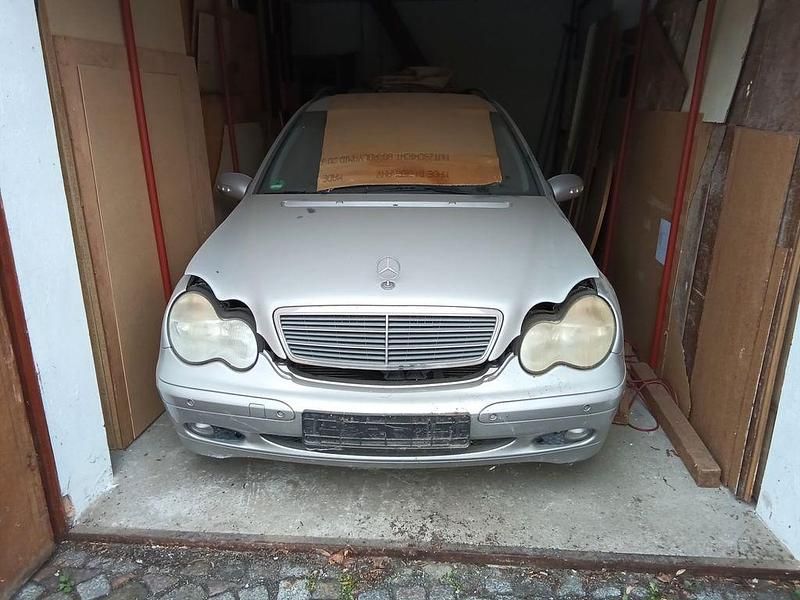 Silber Gebraucht 2003 Mercedes C200 Classic Limousine | 2.000 € (Superpreis) - Bild 1/1