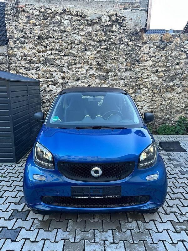 Blau Gebraucht 2017 Smart ForTwo Coupé Edition Blackbuster Coupé | 8.800 € (Etwas zu teuer) - Bild 1/4