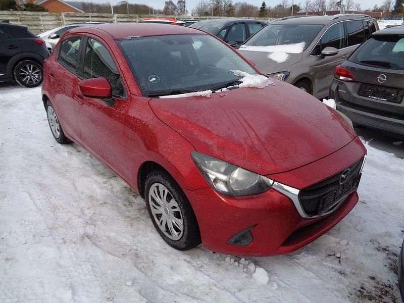 Gebraucht Mazda 2 Center-Line 90 PS (66 kW) 2015 Rot Limousine