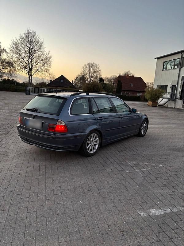 Gebraucht BMW 320 150 PS (110 kW) 2004 Blau Kombi