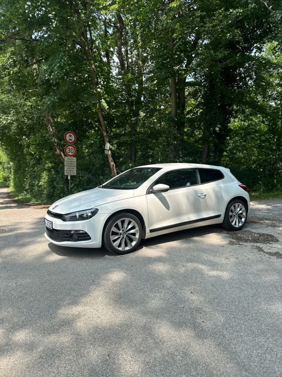Weiß Gebraucht 2009 VW Scirocco Coupé | 3.900 € (Fairer Preis) - Bild 1/4