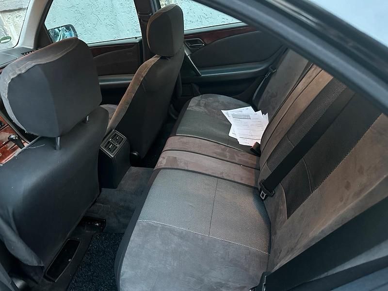 Gebraucht Mercedes E240 170 PS (125 kW) 1999 Schwarz Limousine