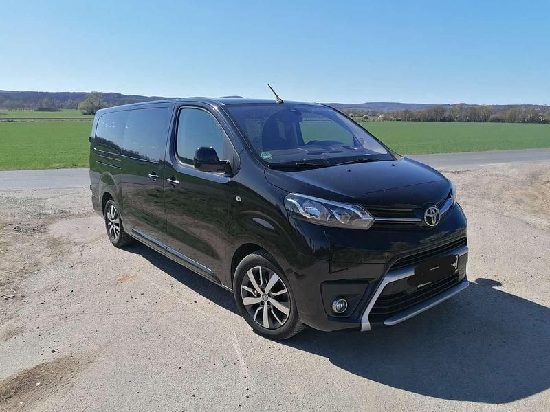 Schwarz Gebraucht 2018 Toyota Proace Verso Comfort Kombi | 28.500 € (Superpreis) - Bild 1/4