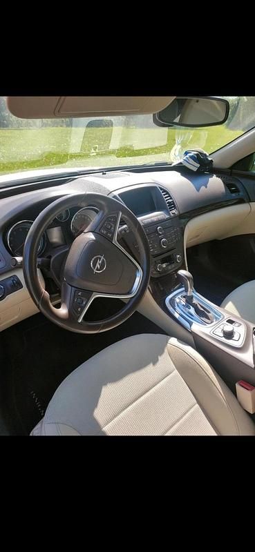 Gebraucht Opel Insignia 220 PS (161 kW) 2011 Weiß Limousine