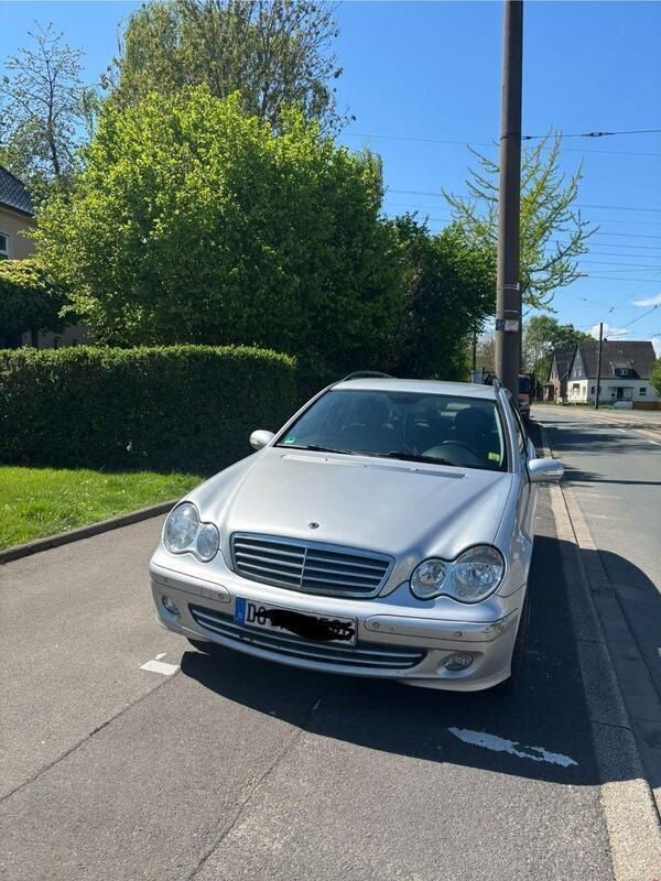 Silber Gebraucht 2004 Mercedes C220 Avantgarde Kombi | 3.500 € (Etwas zu teuer) - Bild 1/4