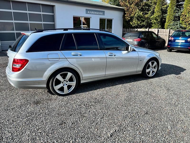 Gebraucht Mercedes C180 180 PS (132 kW) 2012 Silber Kombi