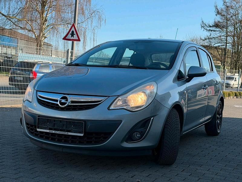 Używany Opel Corsa Satellite 75 KM (55 kW) 2011 Srebrny Hatchback