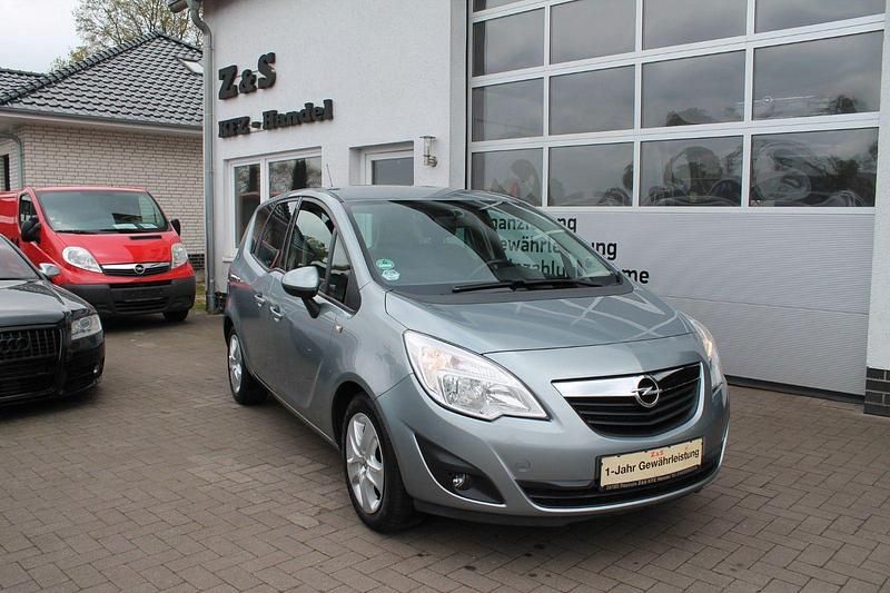 Silber Gebraucht 2011 Opel Meriva Design Edition Van / Kleinbus | 6.250 € (Teuer) - Bild 1/3