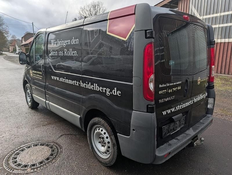 Second-hand Renault Trafic 114 CP (83 kW) 2012 Negru Monovolum