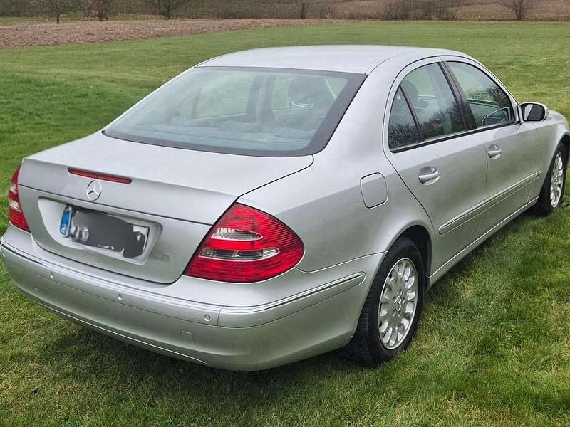 Gebraucht Mercedes E220 Elegance 150 PS (110 kW) 2004 Silber Limousine