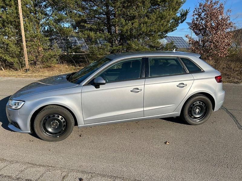 Gebraucht Audi A3 Sport 116 PS (85 kW) 2017 Silber Limousine