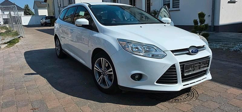 Usata Ford Focus 100 CV (73 kW) 2014 Bianco Station wagon