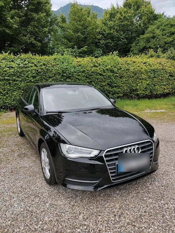 Schwarz Gebraucht 2014 Audi A3 Sportback Attraction Limousine | 9.200 € (Superpreis) - Bild 1/4