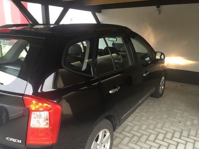 Gebraucht Kia Carens 141 PS (103 kW) 2009 Schwarz Van / Kleinbus