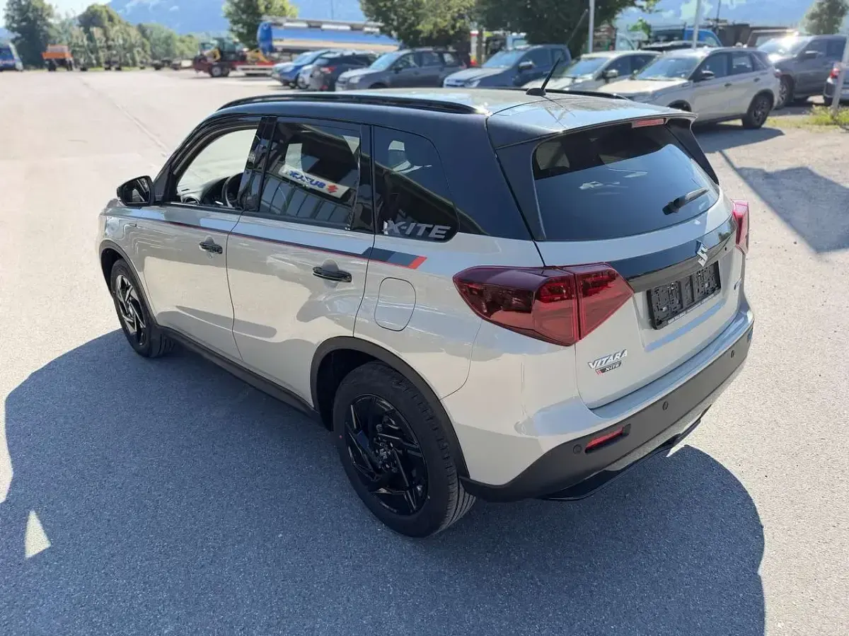 Neu Suzuki Vitara Comfort+ 110 PS (80 kW) 2026 Savannah/cosmic black SUV
