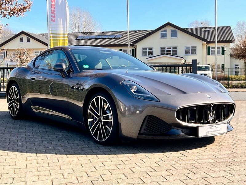 Gebraucht Maserati Granturismo 491 PS (361 kW) 2023 Grigio maratea Coupé