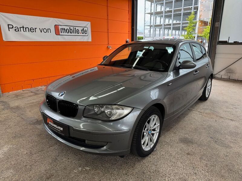Grau Gebraucht 2009 BMW 118 Advantage Kleinwagen | 3.699 € (Guter Preis) - Bild 1/4