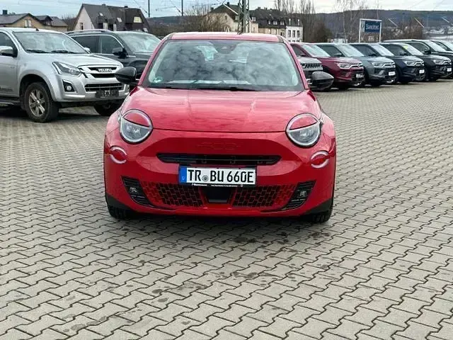 Gebraucht Fiat 600E Red 114 kW (155 PS) 2023 Rot Limousine