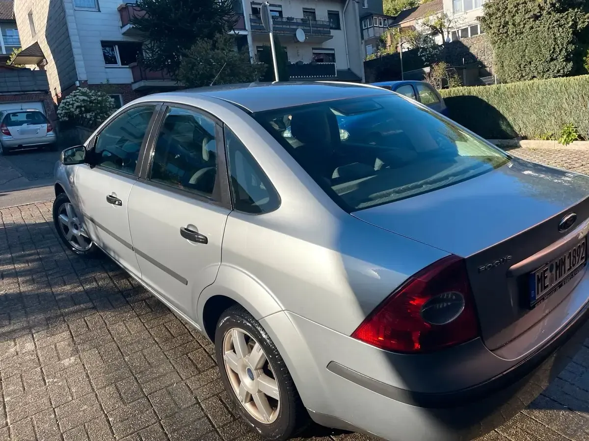 Usata Ford Focus 115 CV (84 kW) 2006 Argento Berlina