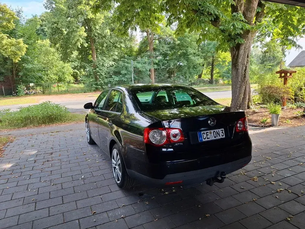 Gebraucht VW Jetta United 105 PS (77 kW) 2008 Schwarz Limousine