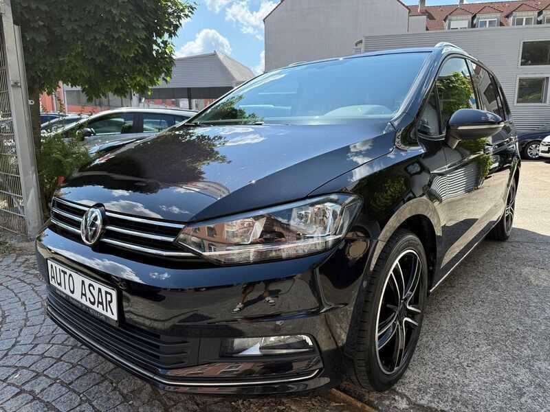 Schwarz Gebraucht 2017 VW Touran Sound Van / Kleinbus | 19.980 € (Guter Preis) - Bild 1/4
