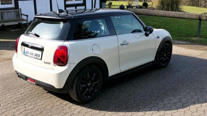 Gebraucht Mini Cooper 136 PS (100 kW) 2019 Weiß Kleinwagen
