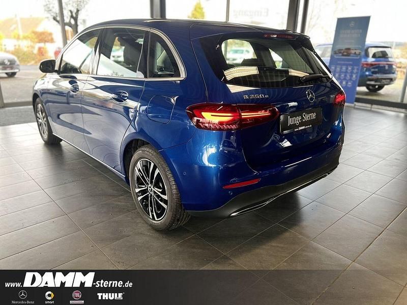 Gebraucht Mercedes E250 Progressive 163 PS (119 kW) 2024 Blau Limousine