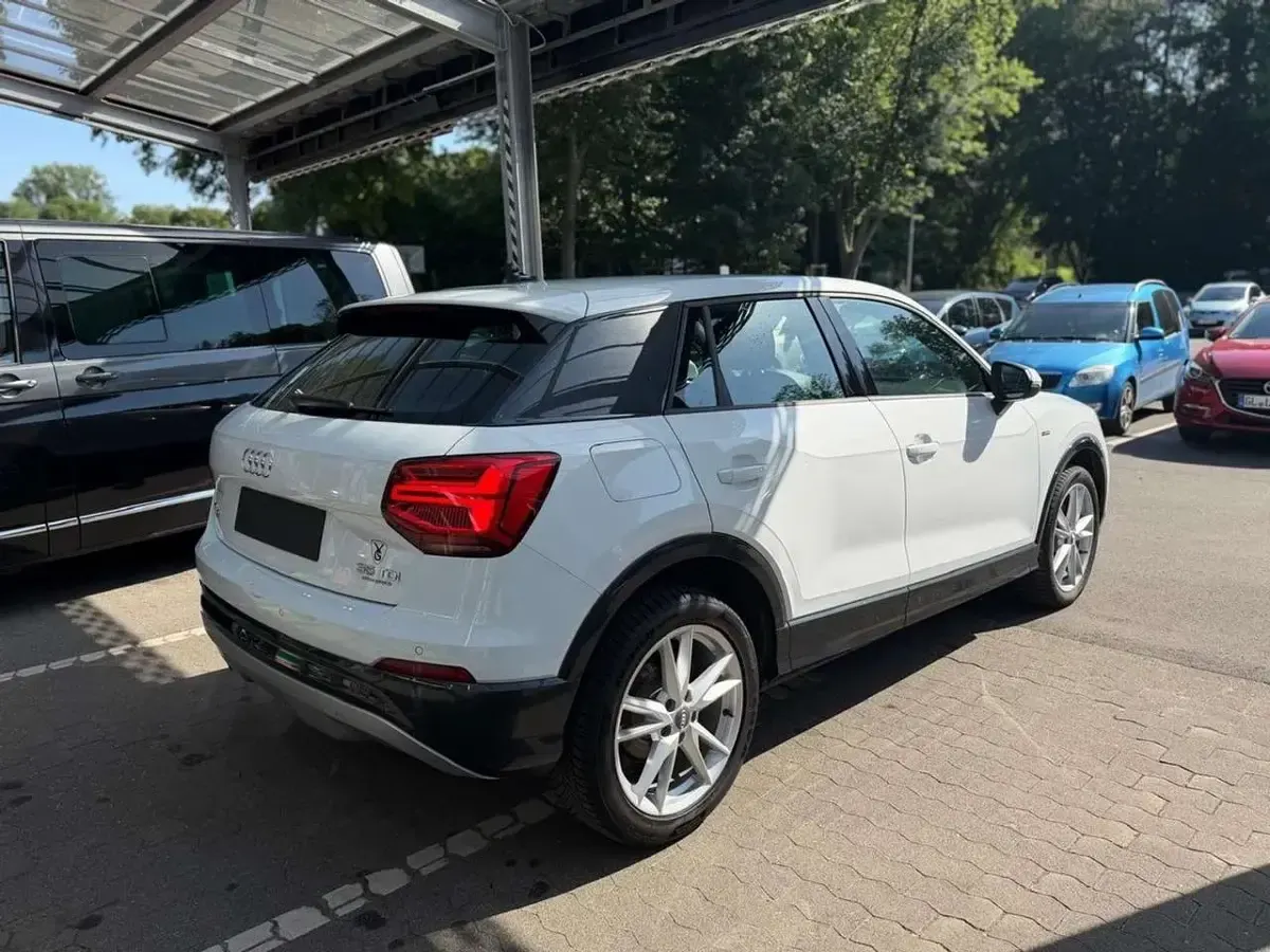 Gebraucht Audi Q2 S-Line 150 PS (110 kW) 2019 Gletscherweiß metallic SUV