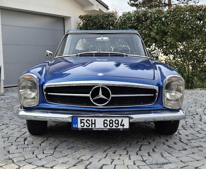 Gebraucht Mercedes 230 150 PS (110 kW) 1965 Blau Cabrio