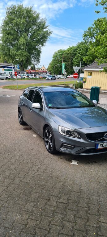 Schwarz Gebraucht 2017 Volvo V60 R-Design Kombi | 18.490 € (Fairer Preis) - Bild 1/4