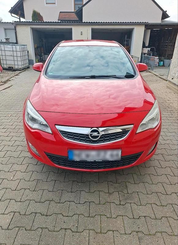 Gebraucht Opel Astra Eco 100 PS (73 kW) 2012 Rot Limousine