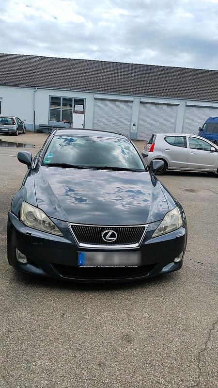 Grau Gebraucht 2006 Lexus IS220d Limousine | 2.100 € (Guter Preis) - Bild 1/4