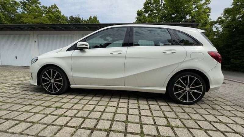 Weiß Gebraucht 2016 Mercedes B200 Urban Van / Kleinbus | 13.900 € (Superpreis) - Bild 1/4