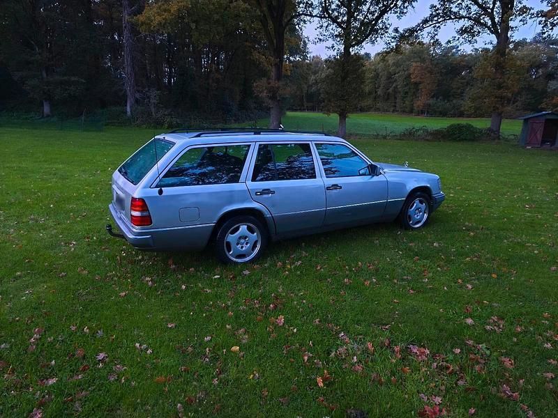 Gebraucht Mercedes 300 113 PS (83 kW) 1992 Silber Kombi