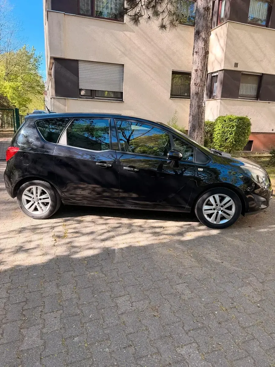 Gebraucht Opel Meriva 131 PS (96 kW) 2011 Schwarz Van / Kleinbus