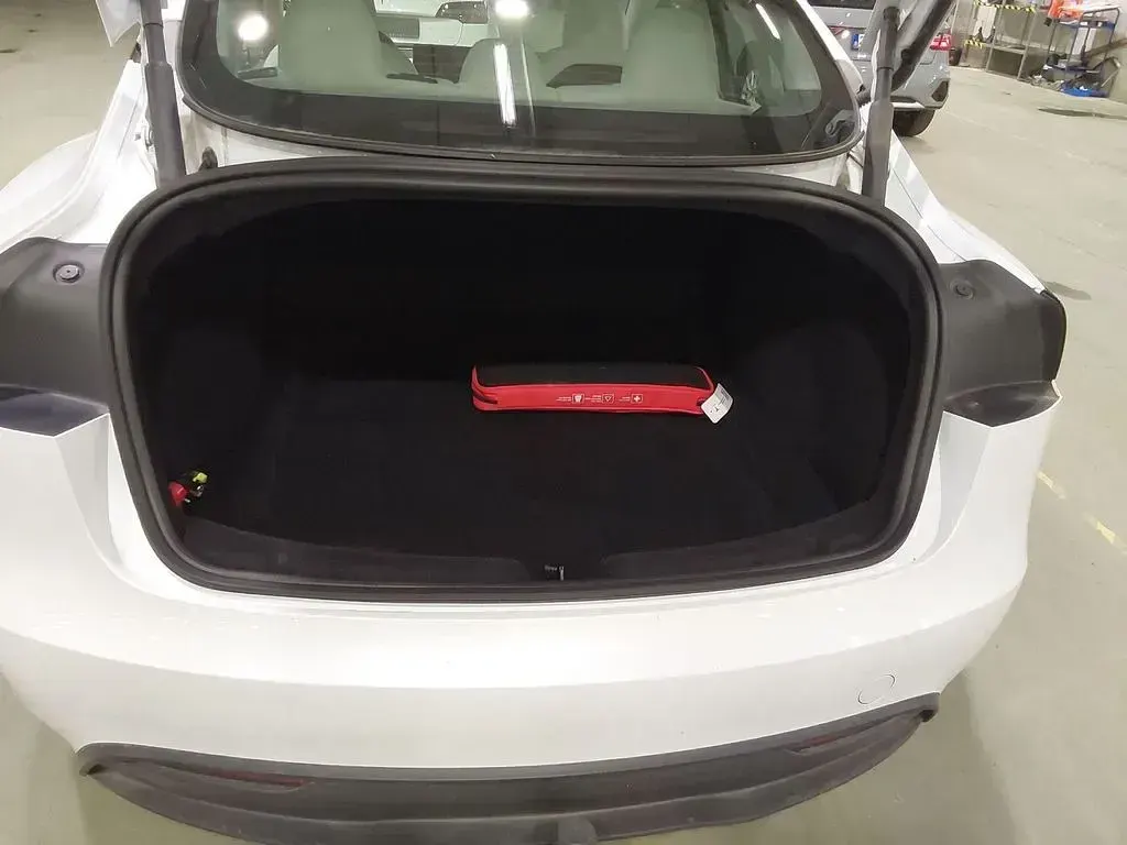 Gebraucht Tesla Model 3 RWD 235 kW (320 PS) 2024 Weiß Limousine