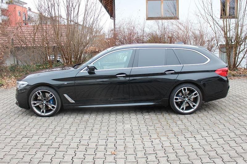Schwarz Gebraucht 2017 BMW 540 M Sport Kombi | 30.990 € (Fairer Preis) - Bild 1/4