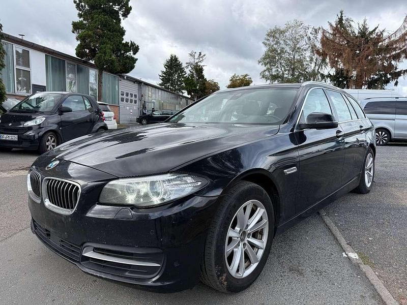 Schwarz Gebraucht 2015 BMW 520 Kombi | 6.990 € - Bild 1/4
