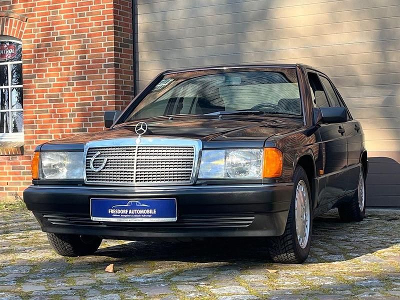 Gebraucht Mercedes 190 132 PS (97 kW) 1991 Schwarz Limousine